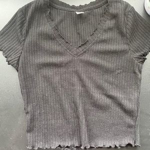 Black cropped tshirt